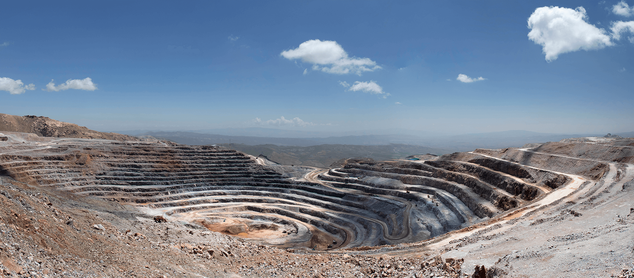  در راستای شناسایی و افزایش میزان ذخایر جدید صورت گرفت: عبور نخستین گمانه اکتشافی معدن انگوران از عمق ۷۰۰ متری