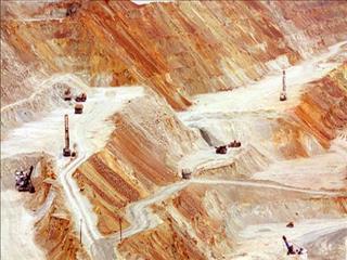 گفت‌و‌گو با رییس اتحادیه صادرکنندگان فرآورده‌های صنایع و معادن سرب و روی ایران اشتباه تایپی مجلس به ضرر معدنی‌ها