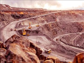  لزوم تغییر نگرش حاکمیتی به نفع تولیدات معدنی