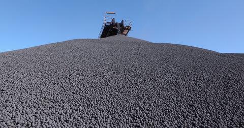 رشد ۱۸۰ درصدی ارزش معاملات آهن اسفنجی در بورس کالا طی سال ۱۴۰۲