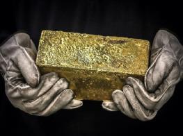 طلای جهانی از ادامه پرواز بازماند و دلار پرید