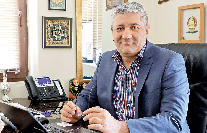 مشاور عالی و دستیار ویژه رئیس هیات عامل ایمیدرو اعلام کرد: سرمایه گذاری؛ زمینه ساز صادرات با ارزش افزوده بالا/ گشایش در تامین ماشین آلات معدنی